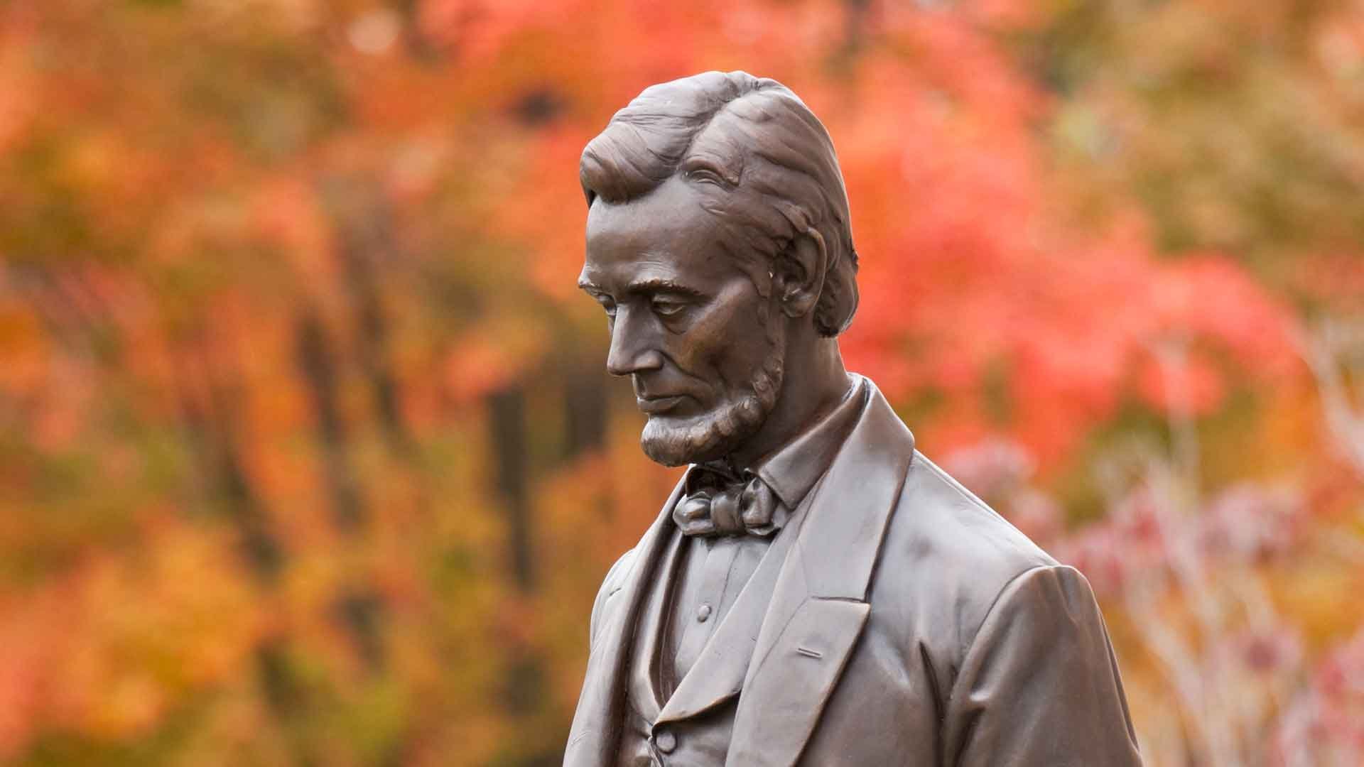 Abraham-Lincoln-Statue.jpg