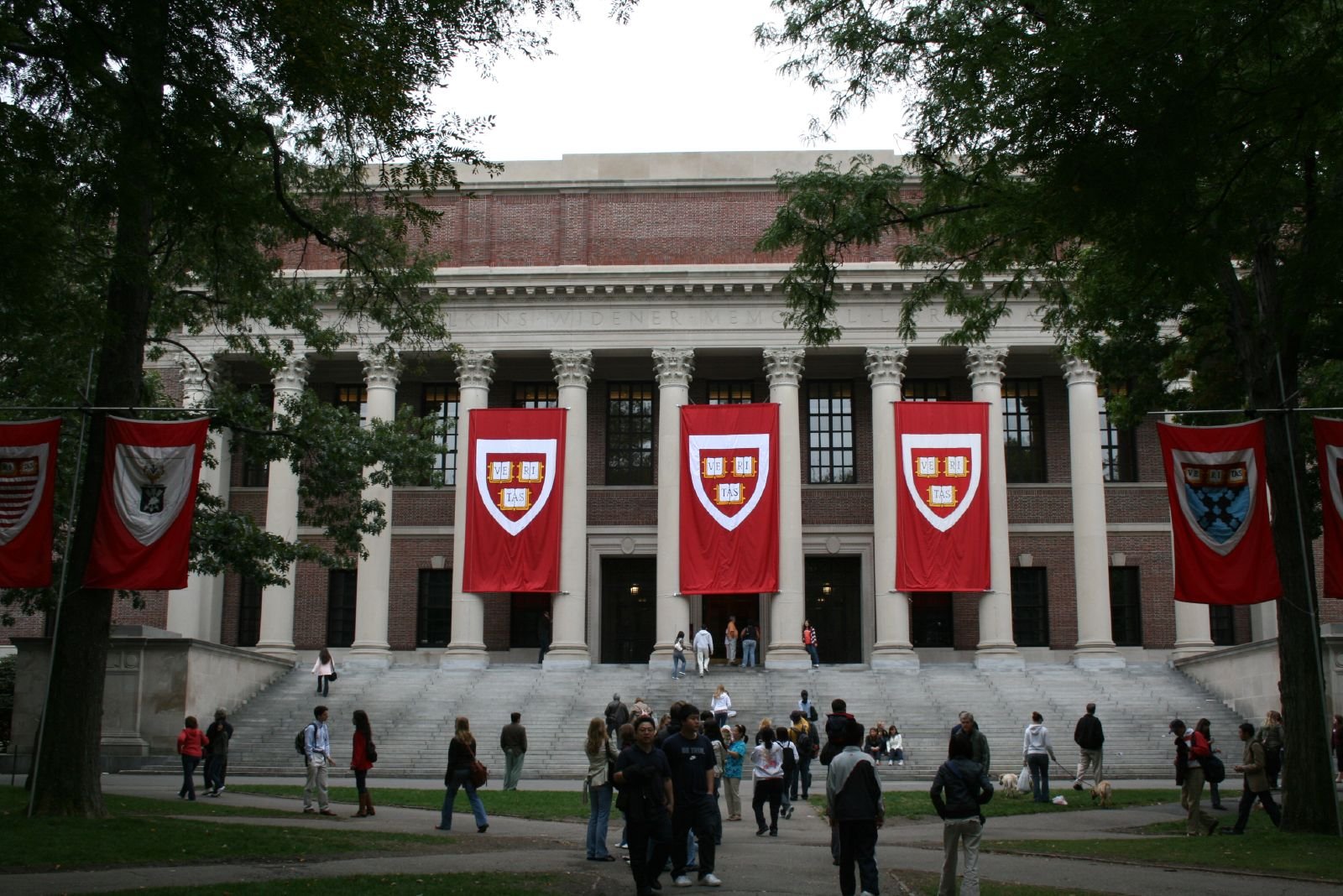 Harvard_University_Widener_Library.jpg