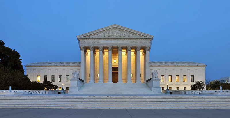800px-Panorama_of_United_States_Supreme_Court_Building_at_Dusk